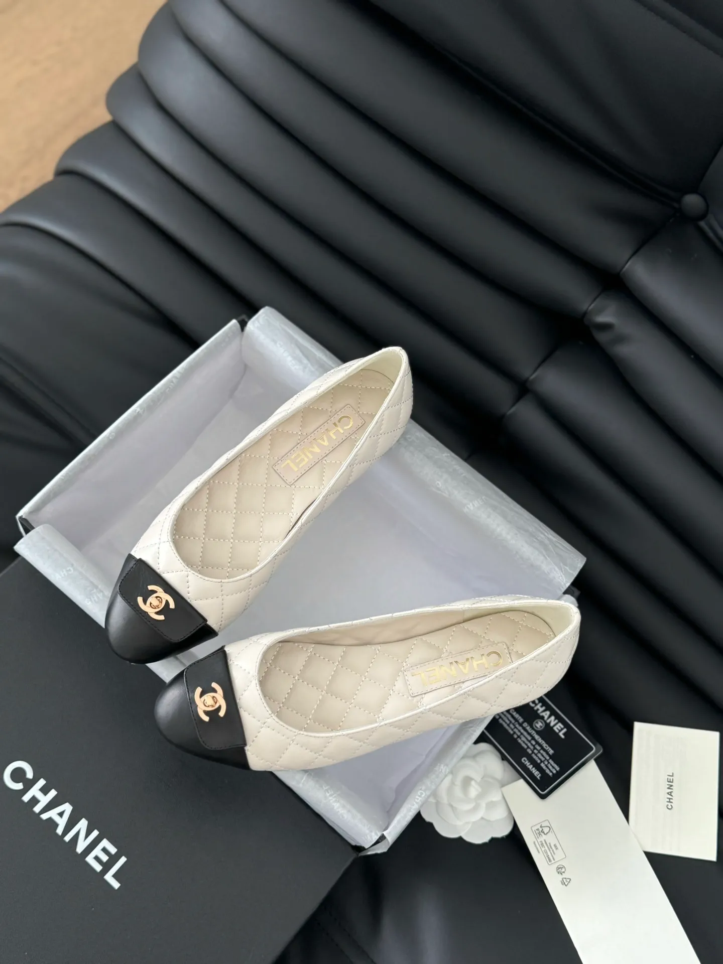 👟👟Ex-factory price 540👟👟 Purchasing-grade Chanel 24B new schoolbag buckle ballet shoes, classic diamond pattern, never tire of it😌 Sheepskin lining on the upper, leather outsole, high flat heel Size: 35-39 Other sizes 40/41/42/43 customized